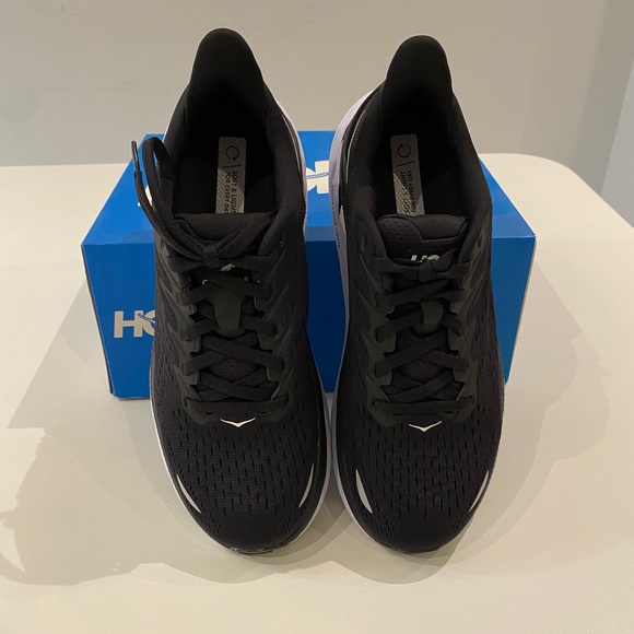 Hoka Women’s Clifton 8 Sneaker in Black/White sz 6.5 New in Box - Picture 6 of 8